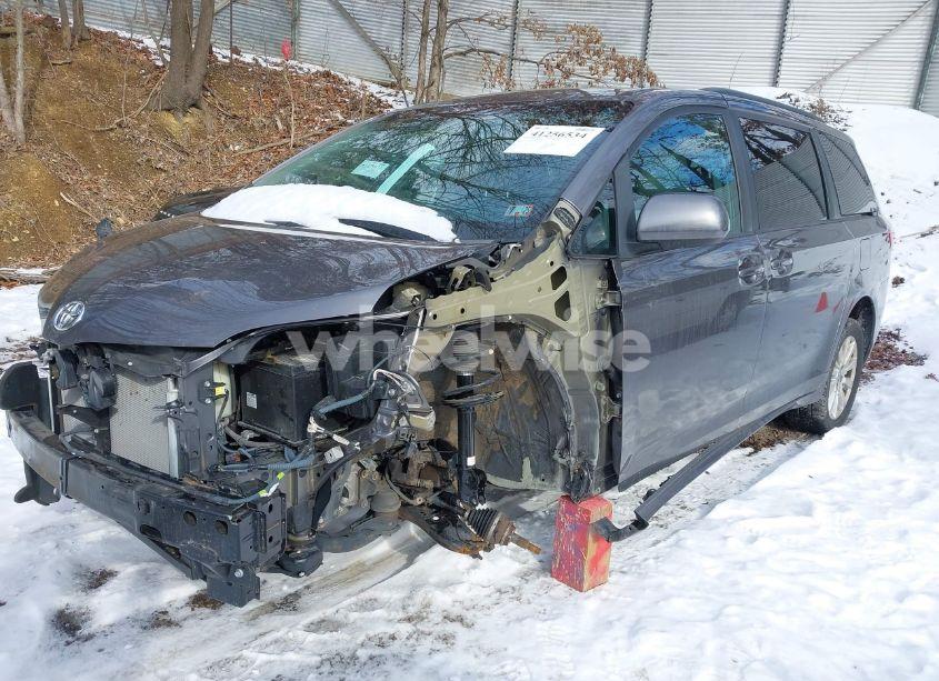 Photo 2 of 2017 Toyota Sienna LE 7 PASSENGER (VIN 5TDJZ3DC5HS173134)