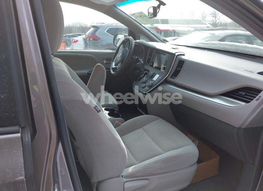Photo 5 of 2017 Toyota Sienna LE 7 PASSENGER (VIN 5TDJZ3DC5HS173134)