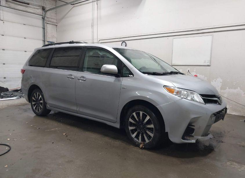2018 Toyota Sienna LE 7 PASSENGER (VIN 5TDJZ3DC5JS194586) main photo