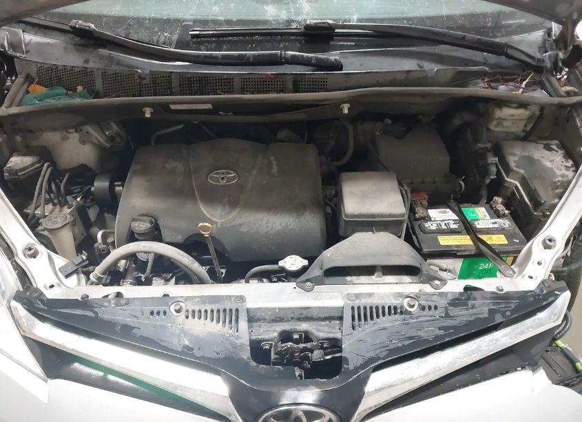 Photo 10 of 2018 Toyota Sienna LE 7 PASSENGER (VIN 5TDJZ3DC5JS194586)