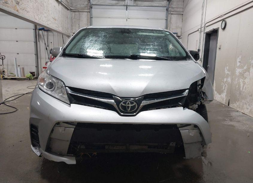 Photo 13 of 2018 Toyota Sienna LE 7 PASSENGER (VIN 5TDJZ3DC5JS194586)