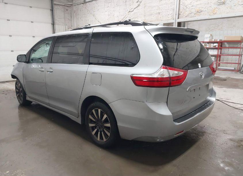 Photo 3 of 2018 Toyota Sienna LE 7 PASSENGER (VIN 5TDJZ3DC5JS194586)