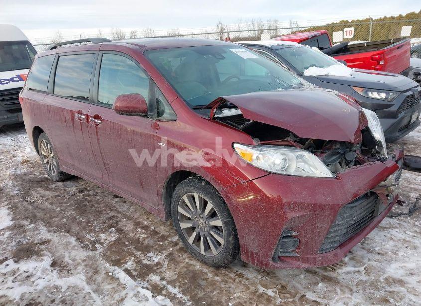 2020 Toyota Sienna LE (VIN 5TDJZ3DC6LS240400) main photo