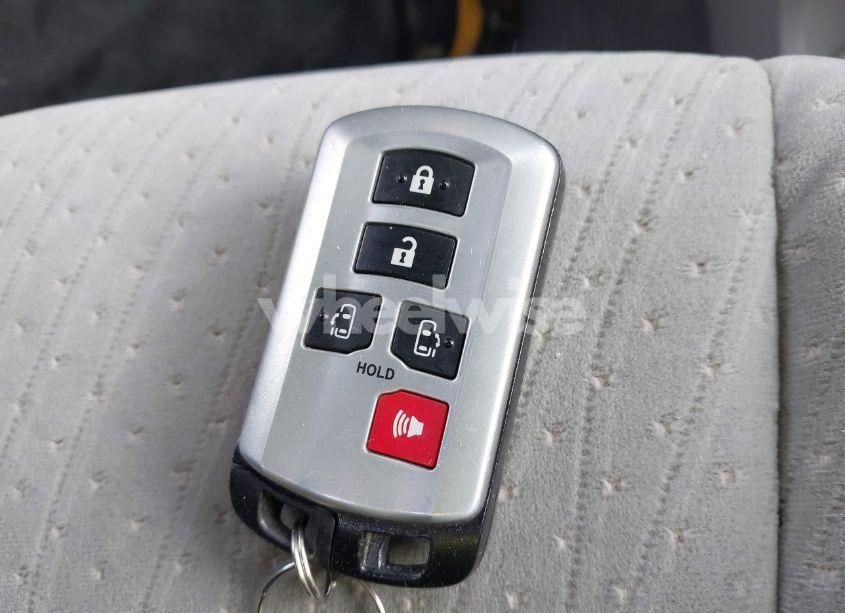 Photo 11 of 2020 Toyota Sienna LE (VIN 5TDJZ3DC6LS240400)