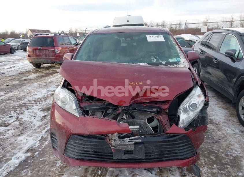 Photo 12 of 2020 Toyota Sienna LE (VIN 5TDJZ3DC6LS240400)
