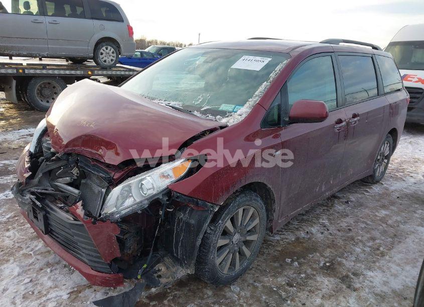 Photo 2 of 2020 Toyota Sienna LE (VIN 5TDJZ3DC6LS240400)