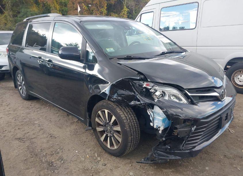 2018 Toyota Sienna LE 7 PASSENGER (VIN 5TDJZ3DC7JS192189) main photo