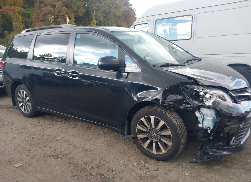 Photo 13 of 2018 Toyota Sienna LE 7 PASSENGER (VIN 5TDJZ3DC7JS192189)