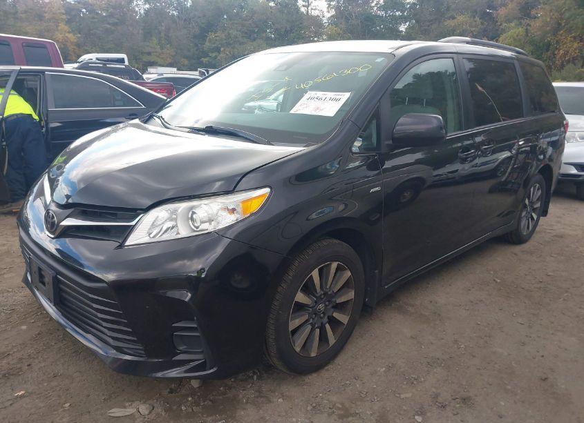 Photo 2 of 2018 Toyota Sienna LE 7 PASSENGER (VIN 5TDJZ3DC7JS192189)