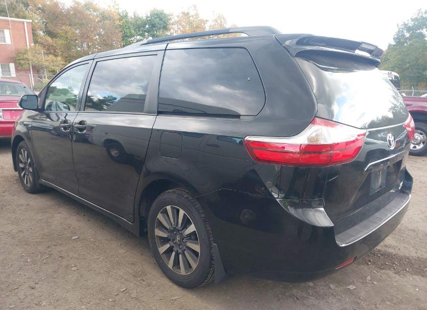 Photo 3 of 2018 Toyota Sienna LE 7 PASSENGER (VIN 5TDJZ3DC7JS192189)