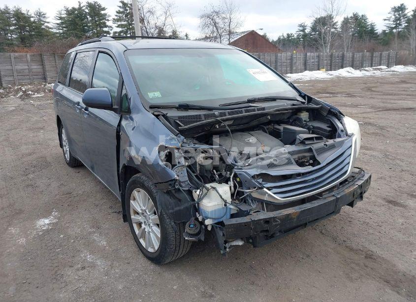 2017 Toyota Sienna LE 7 PASSENGER (VIN 5TDJZ3DC8HS160748) main photo