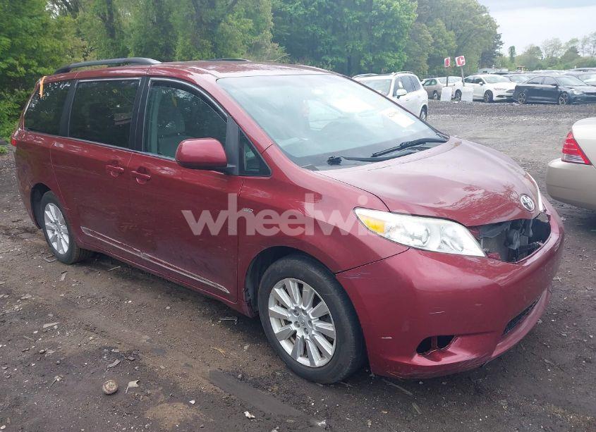2017 Toyota Sienna LE 7 PASSENGER (VIN 5TDJZ3DC9HS164792) main photo