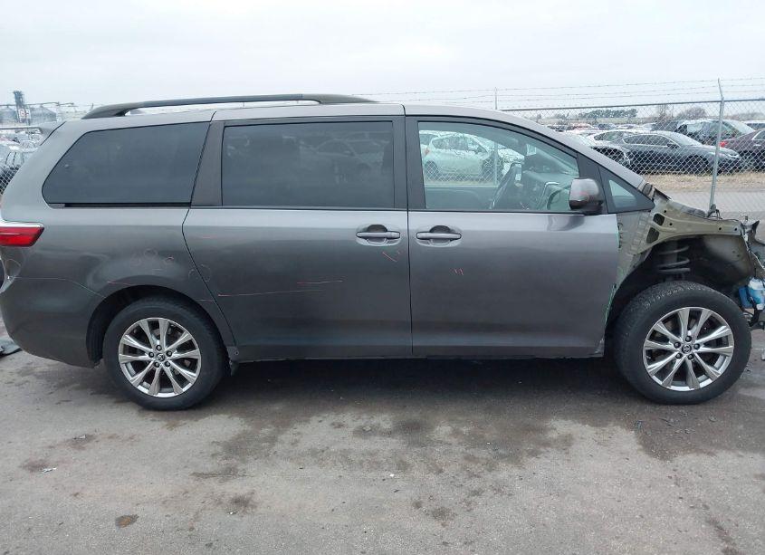 Photo 14 of 2018 Toyota Sienna LE 7 PASSENGER (VIN 5TDJZ3DCXJS189853)