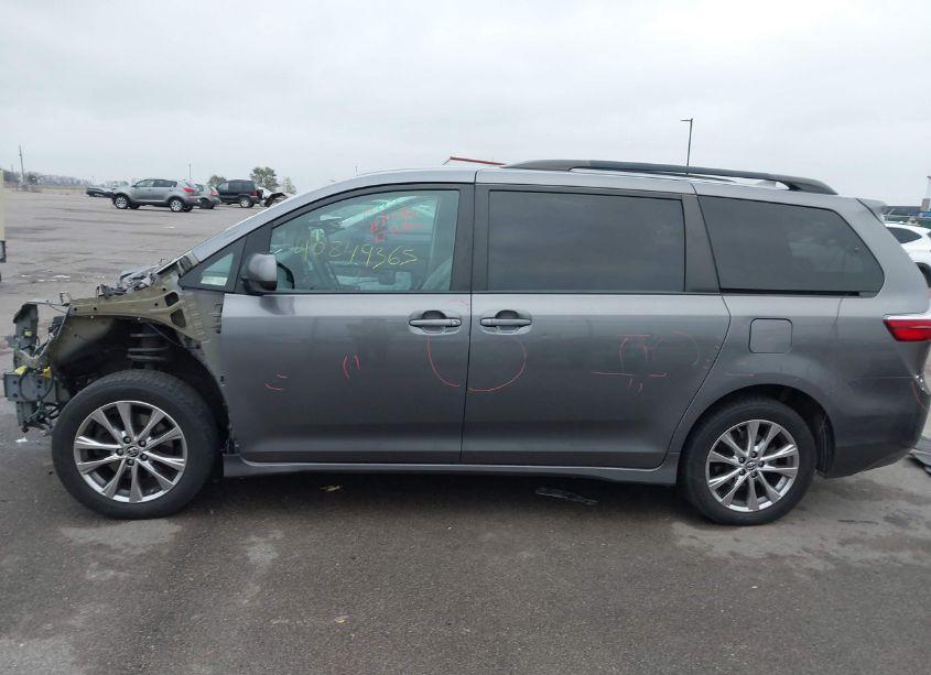 Photo 15 of 2018 Toyota Sienna LE 7 PASSENGER (VIN 5TDJZ3DCXJS189853)
