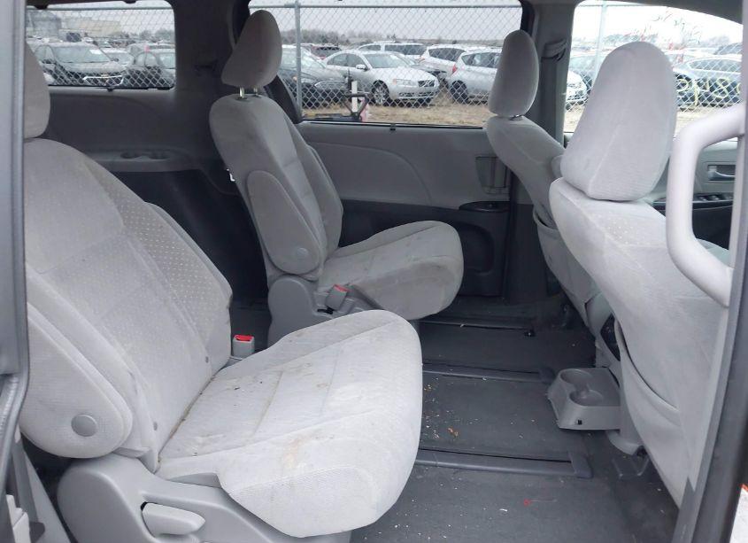 Photo 8 of 2018 Toyota Sienna LE 7 PASSENGER (VIN 5TDJZ3DCXJS189853)