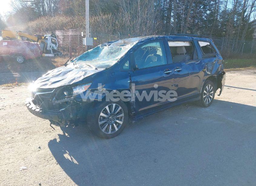 Photo 2 of 2020 Toyota Sienna LE (VIN 5TDJZ3DCXLS250685)