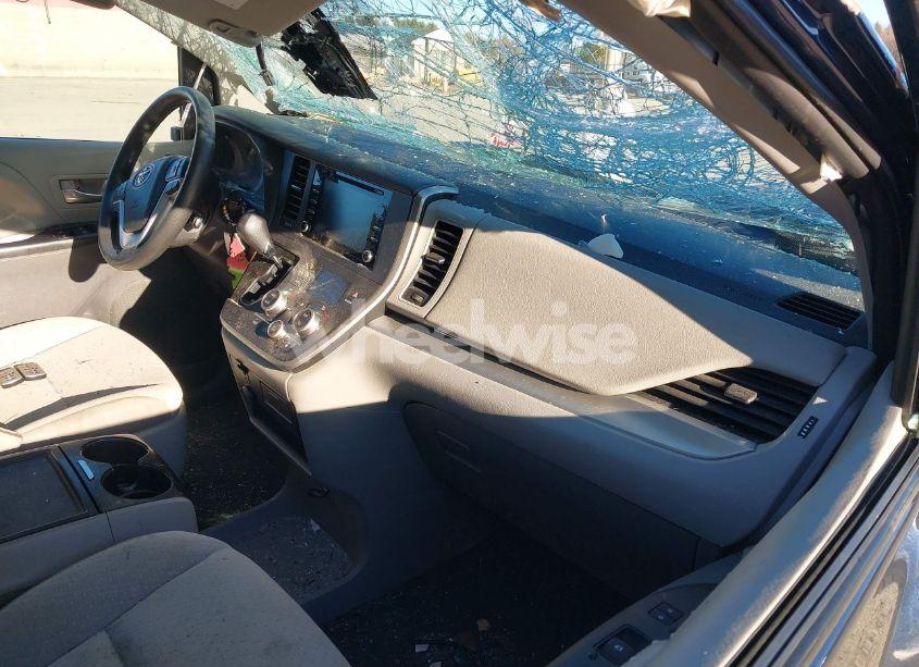 Photo 5 of 2020 Toyota Sienna LE (VIN 5TDJZ3DCXLS250685)