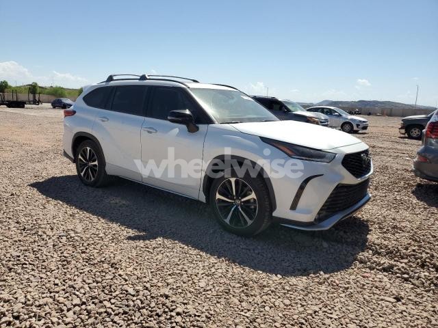 Photo 4 of 2022 TOYOTA HIGHLANDER XSE (VIN 5TDJZRAH2NS095247)