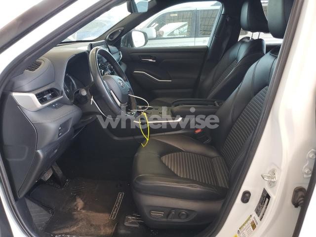 Photo 5 of 2022 TOYOTA HIGHLANDER XSE (VIN 5TDJZRAH2NS095247)