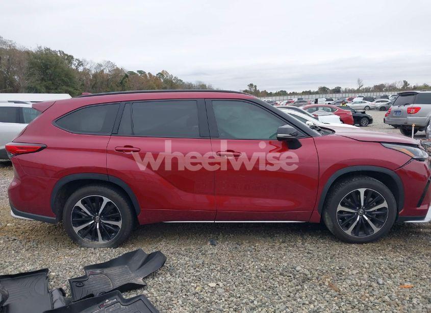 Photo 13 of 2021 Toyota Highlander XSE (VIN 5TDJZRAH9MS060364)