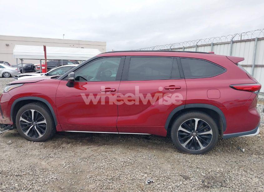 Photo 14 of 2021 Toyota Highlander XSE (VIN 5TDJZRAH9MS060364)