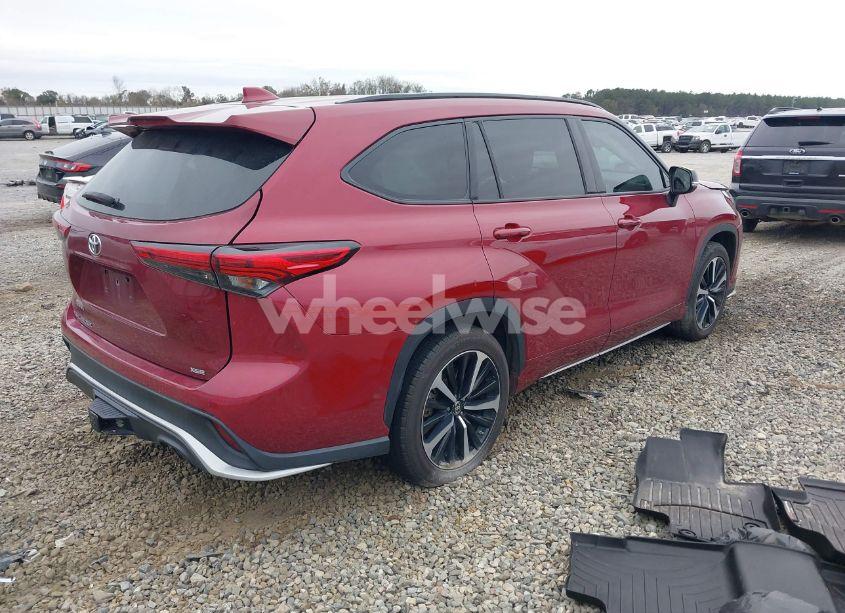 Photo 4 of 2021 Toyota Highlander XSE (VIN 5TDJZRAH9MS060364)