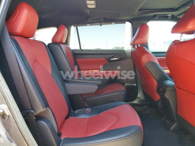 Photo 12 of 2022 TOYOTA HIGHLANDER XSE (VIN 5TDJZRBH2NS170804)