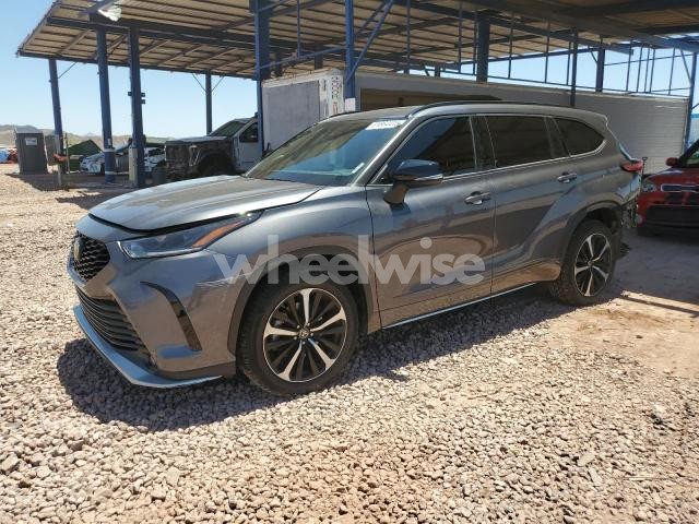 Photo 3 of 2022 TOYOTA HIGHLANDER XSE (VIN 5TDJZRBH2NS170804)