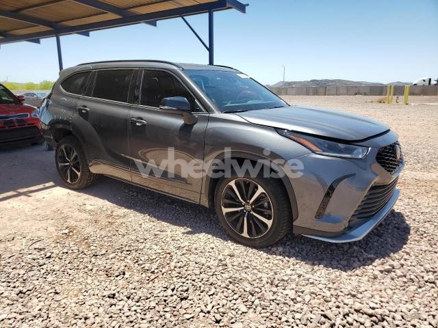 Photo 5 of 2022 TOYOTA HIGHLANDER XSE (VIN 5TDJZRBH2NS170804)