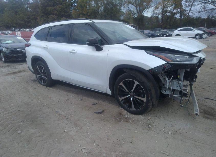 2022 Toyota Highlander XSE (VIN 5TDJZRBH2NS185478) main photo