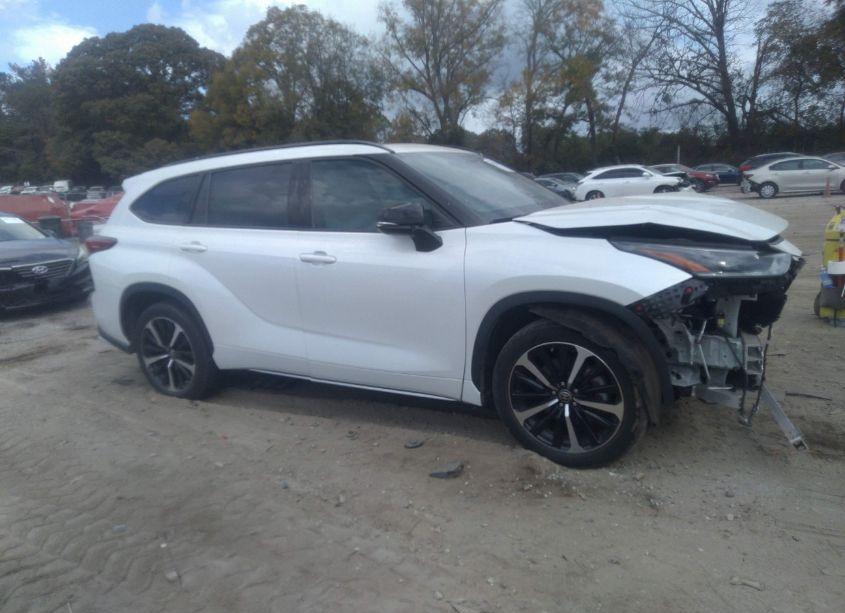 Photo 13 of 2022 Toyota Highlander XSE (VIN 5TDJZRBH2NS185478)