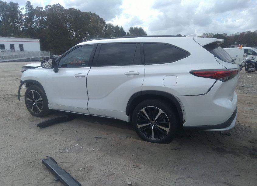 Photo 14 of 2022 Toyota Highlander XSE (VIN 5TDJZRBH2NS185478)