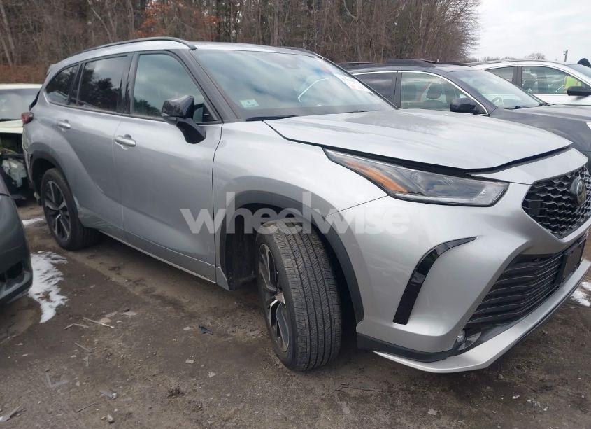 2022 Toyota Highlander XSE (VIN 5TDJZRBH2NS211528) main photo