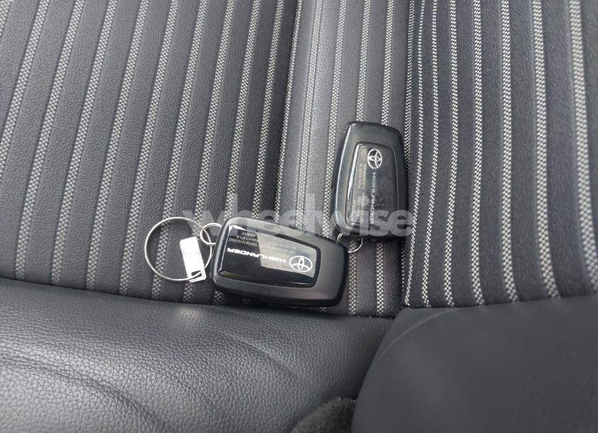 Photo 11 of 2022 Toyota Highlander XSE (VIN 5TDJZRBH2NS211528)