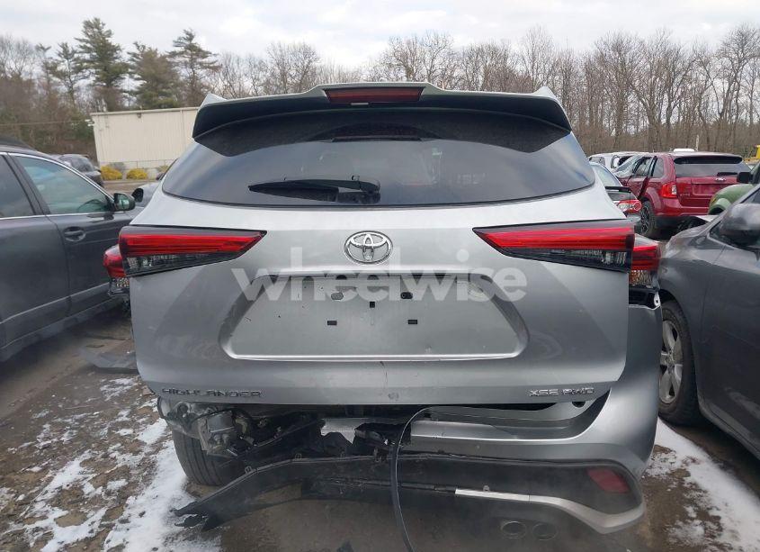 Photo 16 of 2022 Toyota Highlander XSE (VIN 5TDJZRBH2NS211528)
