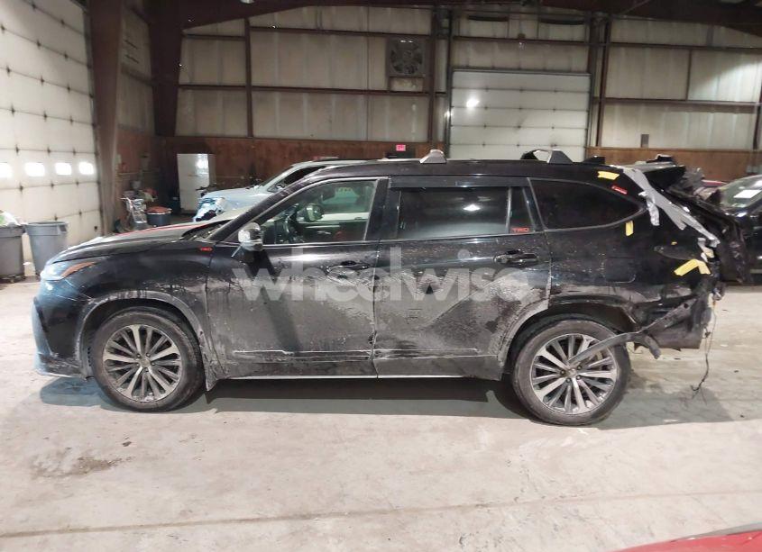 Photo 14 of 2022 Toyota Highlander XSE (VIN 5TDJZRBH2NS217359)