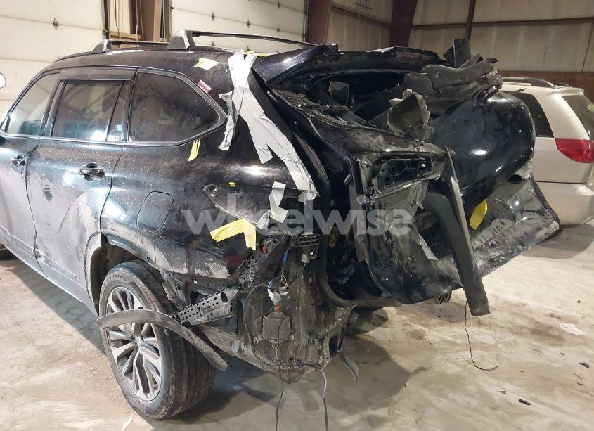 Photo 17 of 2022 Toyota Highlander XSE (VIN 5TDJZRBH2NS217359)