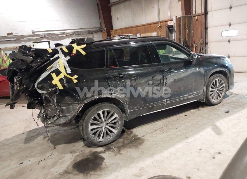 Photo 4 of 2022 Toyota Highlander XSE (VIN 5TDJZRBH2NS217359)