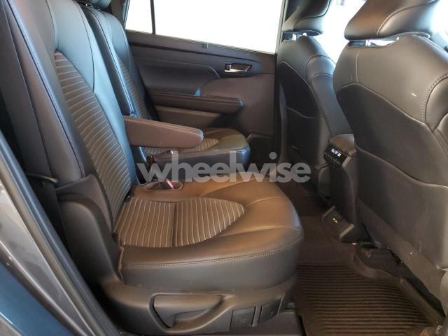 Photo 13 of 2021 TOYOTA HIGHLANDER XSE (VIN 5TDJZRBH3MS151564)