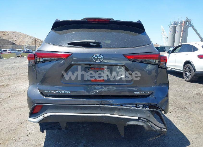 Photo 16 of 2022 Toyota Highlander XSE (VIN 5TDJZRBH3NS169290)