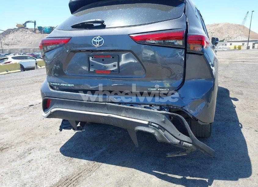 Photo 17 of 2022 Toyota Highlander XSE (VIN 5TDJZRBH3NS169290)