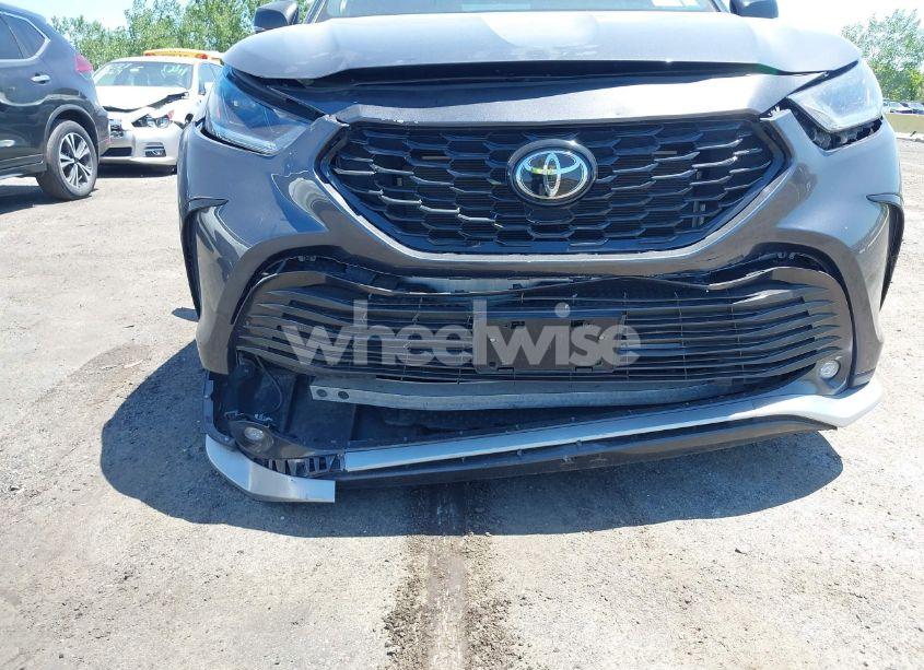 Photo 6 of 2022 Toyota Highlander XSE (VIN 5TDJZRBH3NS169290)