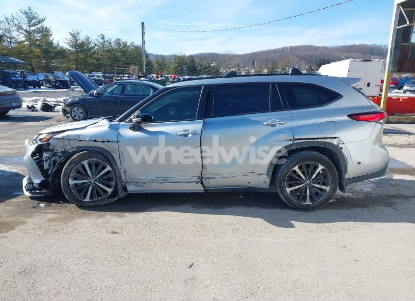 Photo 14 of 2021 Toyota Highlander XSE (VIN 5TDJZRBH4MS137835)