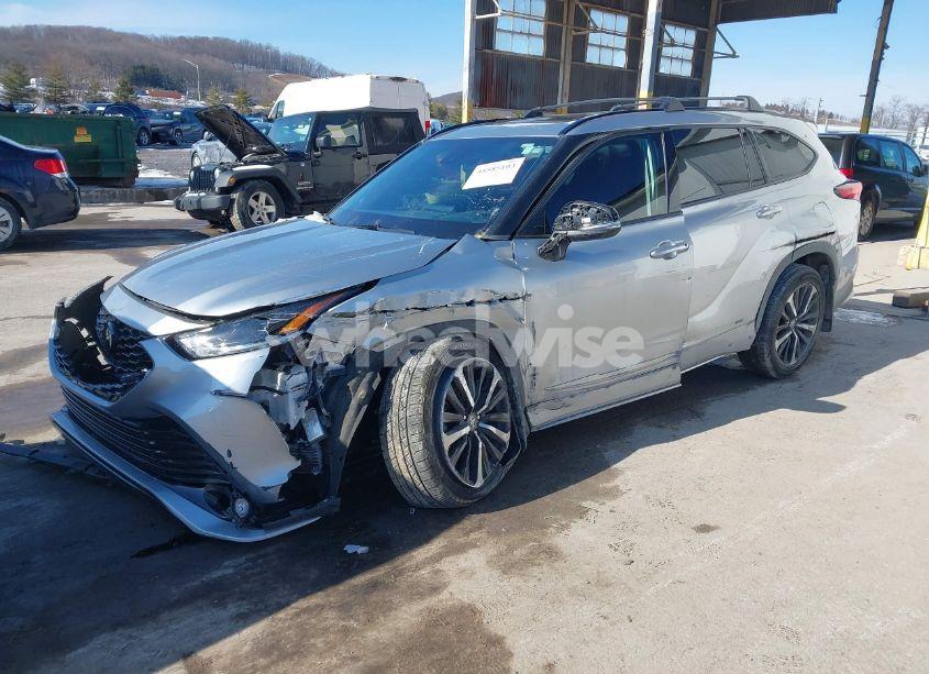 Photo 2 of 2021 Toyota Highlander XSE (VIN 5TDJZRBH4MS137835)