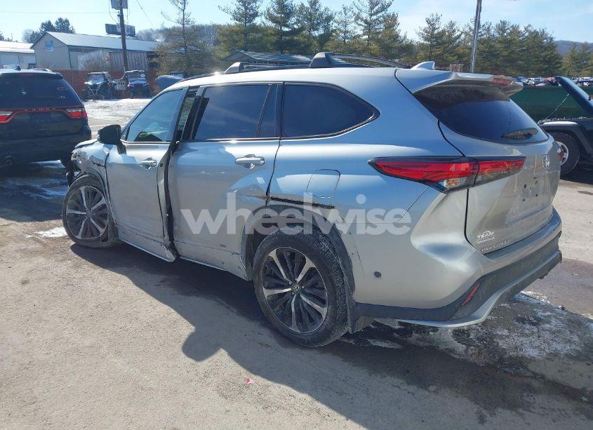 Photo 3 of 2021 Toyota Highlander XSE (VIN 5TDJZRBH4MS137835)