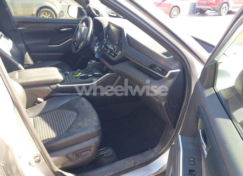 Photo 5 of 2021 Toyota Highlander XSE (VIN 5TDJZRBH4MS137835)