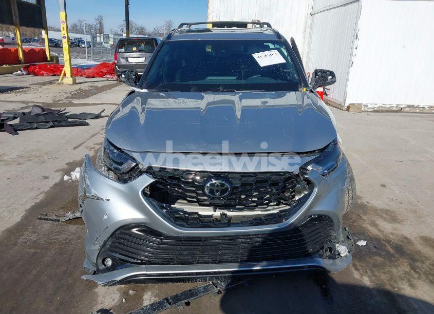 Photo 6 of 2021 Toyota Highlander XSE (VIN 5TDJZRBH4MS137835)