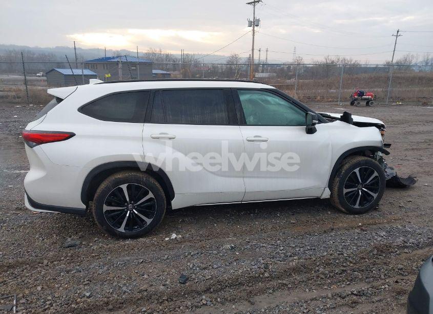 Photo 14 of 2021 Toyota Highlander XSE (VIN 5TDJZRBH5MS096762)