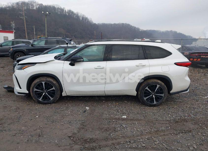 Photo 15 of 2021 Toyota Highlander XSE (VIN 5TDJZRBH5MS096762)