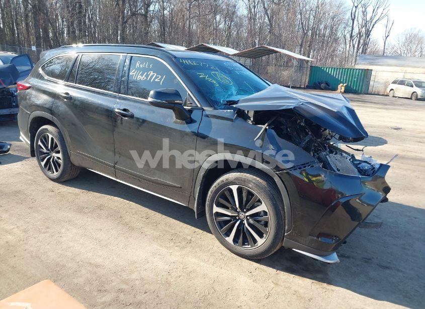 2022 Toyota Highlander XSE (VIN 5TDJZRBH5NS207358) main photo